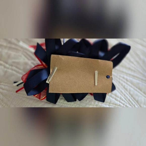 💚💥3/$15💥- Girls Bow Set of 2 - Picture 3 of 3